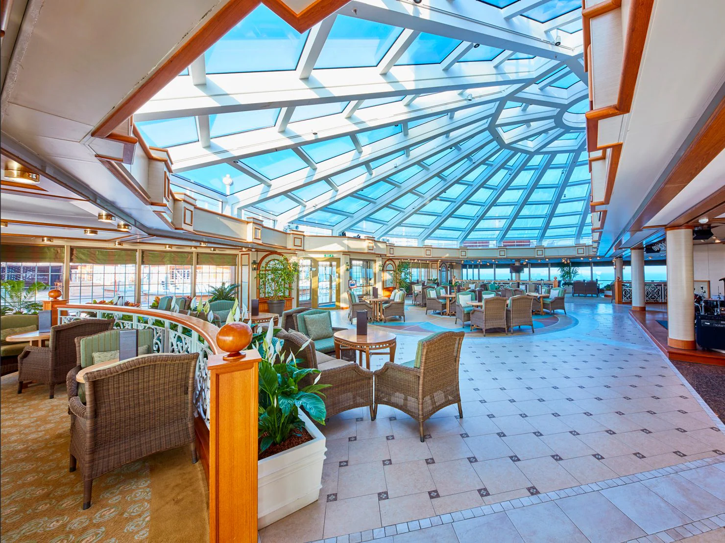 Garden Lounge on Queen Elizabeth