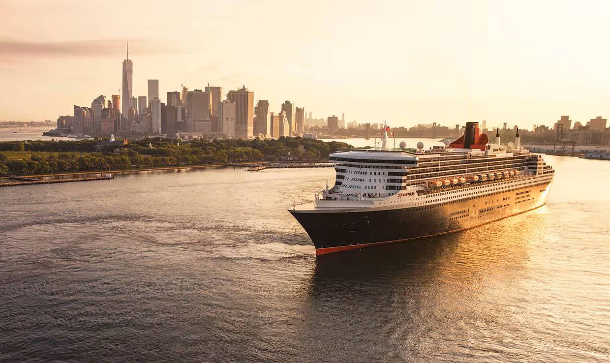 Queen Mary 2 at sea near New York